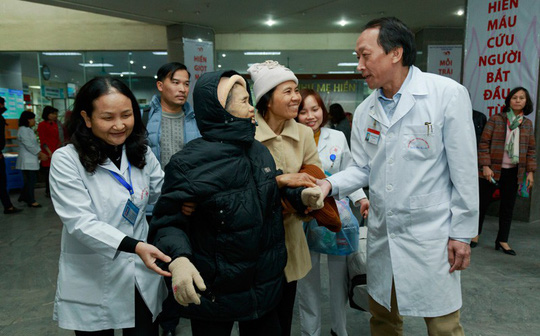 benh nhan nhan li xi an mien phi cung nguoi nha tai benh vien