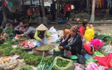 Rộn ràng không khí phiên chợ quê ngày 30 Tết