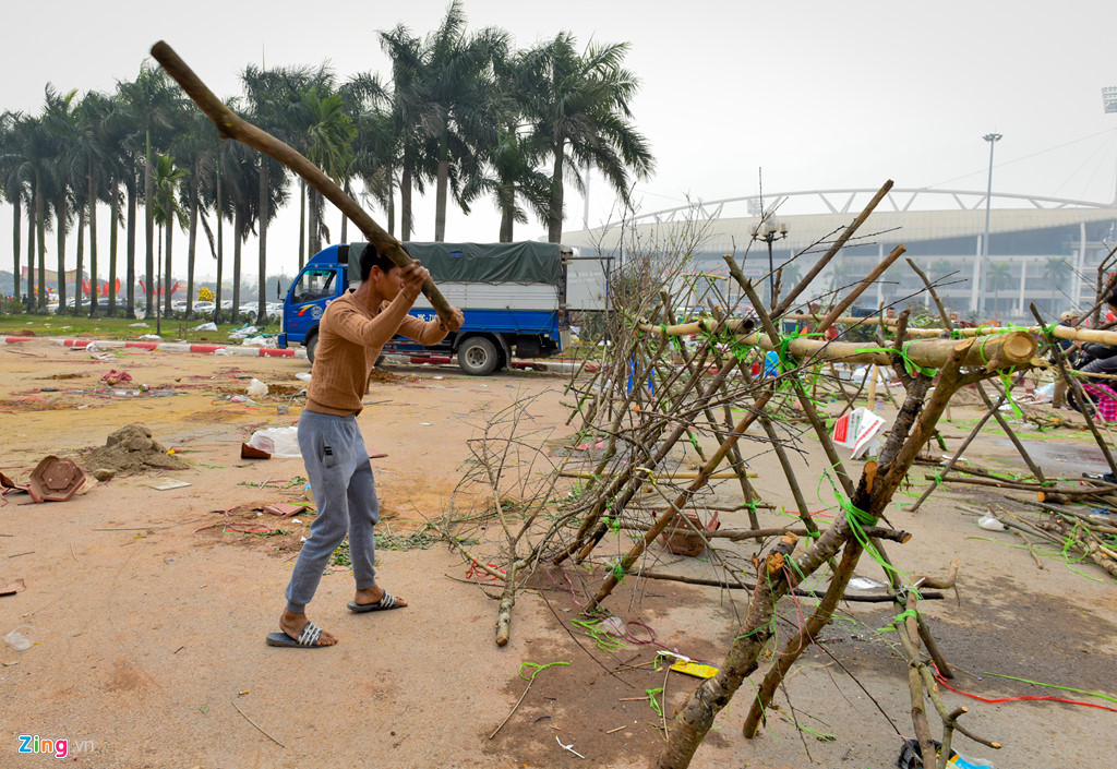 tieu thuong ha noi cung dap nat hoa dao de tranh bi ep gia