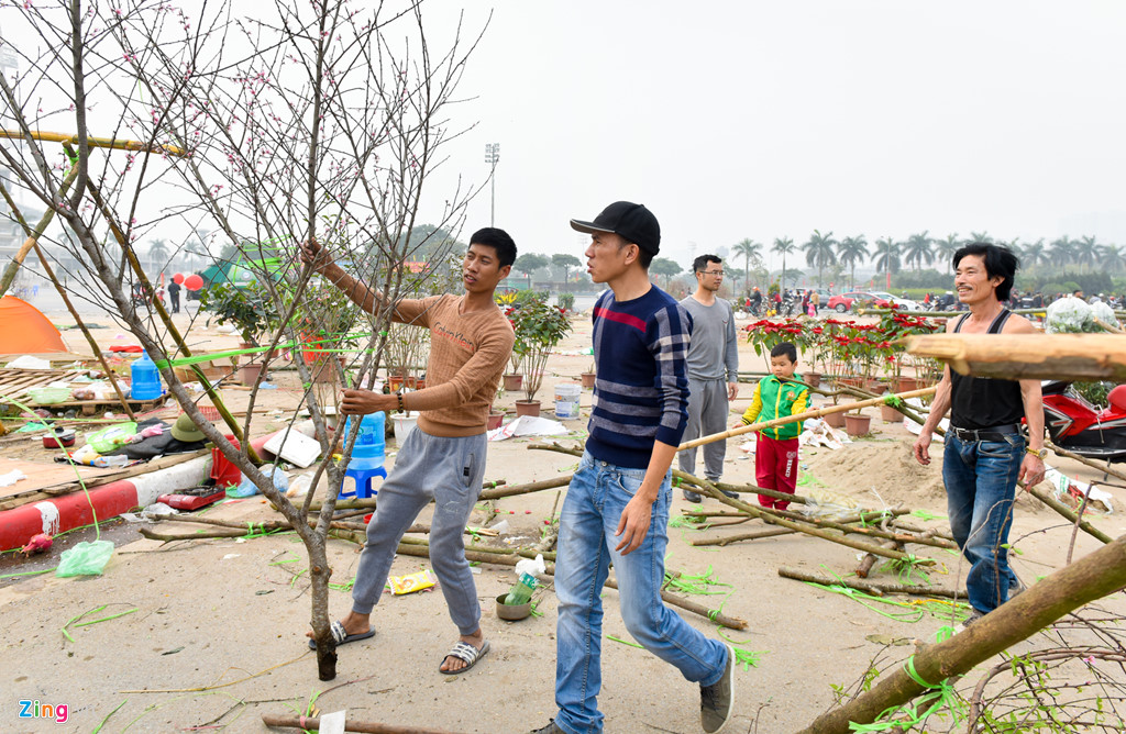 tieu thuong ha noi cung dap nat hoa dao de tranh bi ep gia