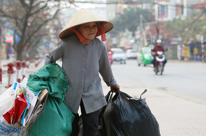 nhung nguoi muu sinh tren pho ha noi chieu toi 30 tet