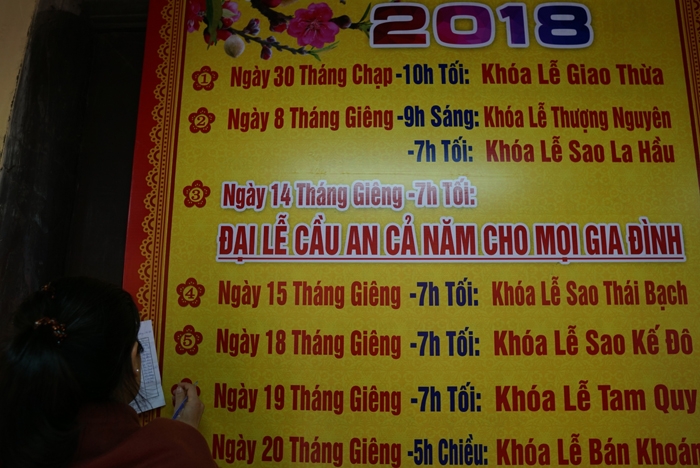 mung 2 tet nguoi ha noi tap nap dang ky giai han dau nam