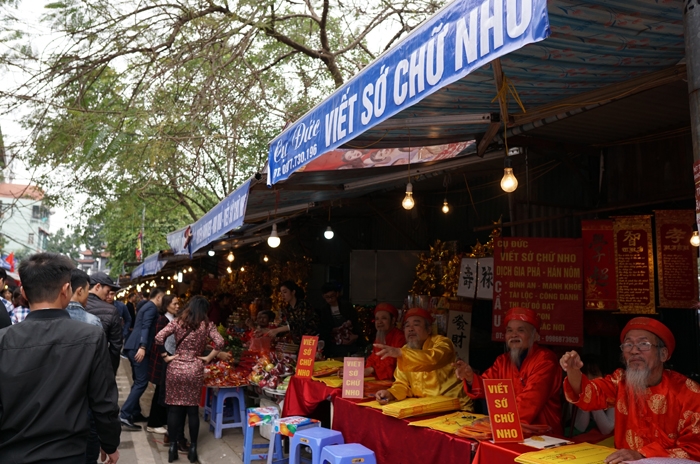moi tay viet so vay khach ngay dau nam o ha noi