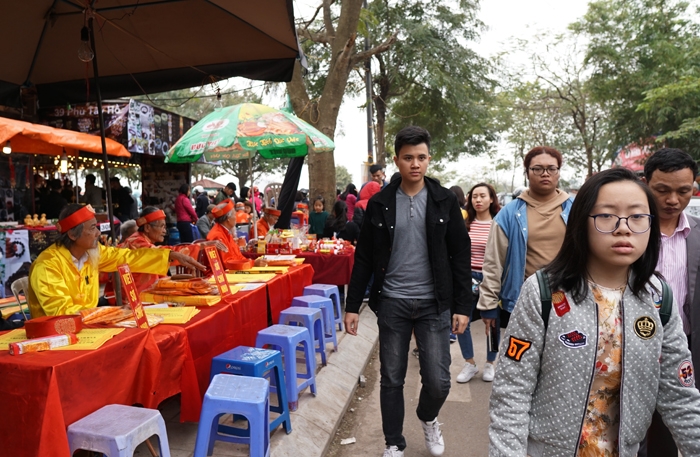 moi tay viet so vay khach ngay dau nam o ha noi