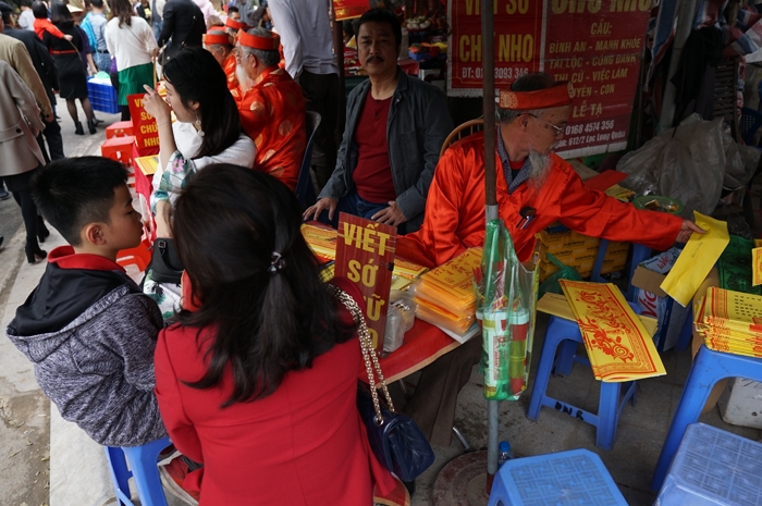moi tay viet so vay khach ngay dau nam o ha noi