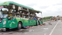 hai xe may dau dau 3 nguoi tu vong tai cho
