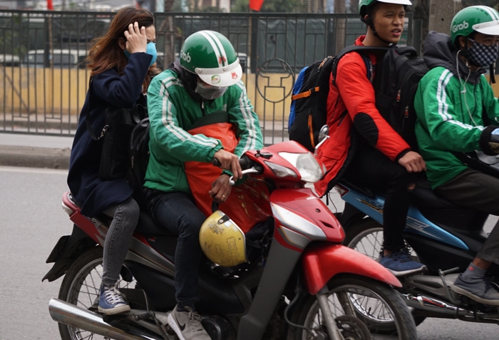 tai xe khoac ao grabbike vo tu pham luat ngay mung 5 tet