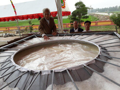 Bánh dày hơn 3 tấn dành dâng giỗ tổ Hùng Vương