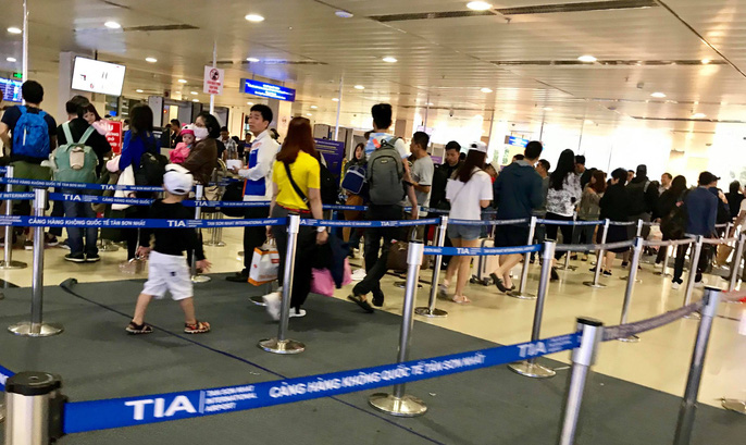 san bay tan son nhat vang la thuong sang 30 tet