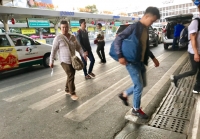 hy huu chim va dap lam cong canh quat tau bay o tan son nhat