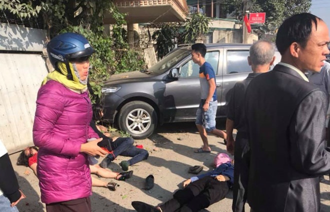 vu tai nan giao thong 8 nguoi thuong vong tam giu tai xe xe khach