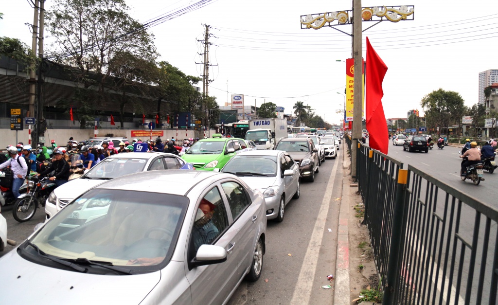ngay nghi tet cuoi cung dan lai leo via he ve ha noi