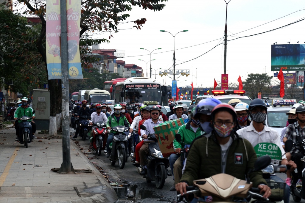 ngay nghi tet cuoi cung dan lai leo via he ve ha noi