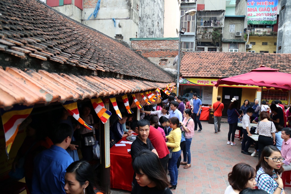 ha noi chua phuc khanh kin nguoi dang ki giai han dau nam