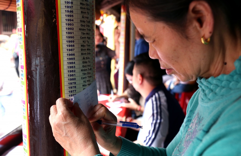 ha noi chua phuc khanh kin nguoi dang ki giai han dau nam
