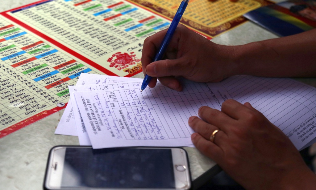 ha noi chua phuc khanh kin nguoi dang ki giai han dau nam