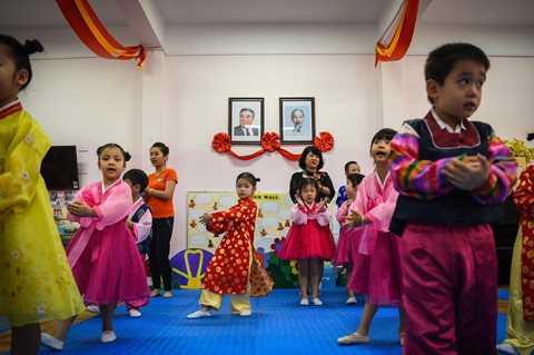 Ngôi trường có lớp học mang tên lãnh tụ Triều Tiên ở Hà Nội ngoi truong co lop hoc mang ten lanh tu trieu tien o ha noi