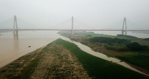 cuoc song tren hon dao bi hiem giua song hong