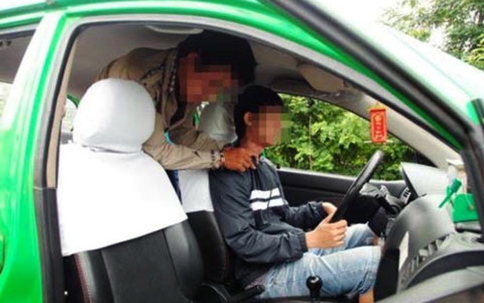 Vách ngăn xe taxi chống cướp bảo vệ tài xế hiệu quả nhất? vach ngan xe taxi chong cuop bao ve tai xe hieu qua nhat