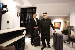 Kim Jong-un 'phiên bản super fake' rời Việt Nam