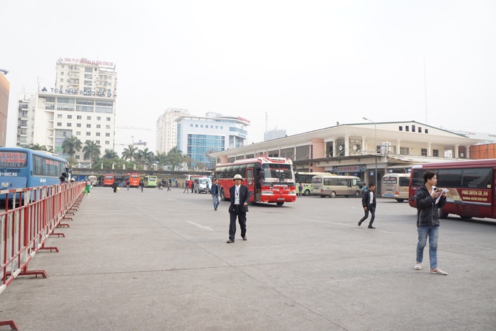 ha noi tinh dong cua ben xe giap bat gia lam