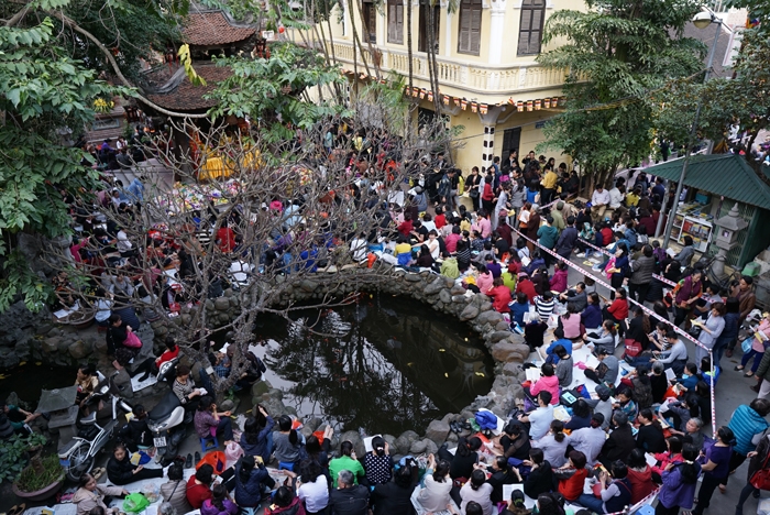 chen lan nhan cho tu trua cho dai le cau an trong chua phuc khanh