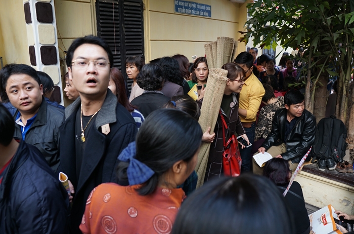 chen lan nhan cho tu trua cho dai le cau an trong chua phuc khanh