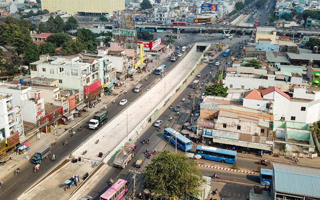 nhanh n1 ham chui nga tu an suong sai gon sap thong xe