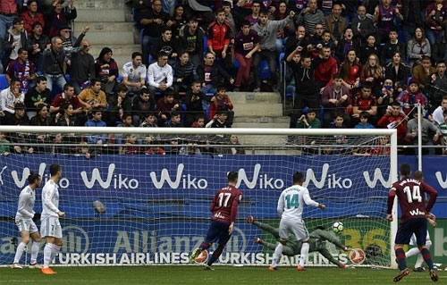 ronaldo lap cu dup real rut ngan khoang cach voi atletico va barca