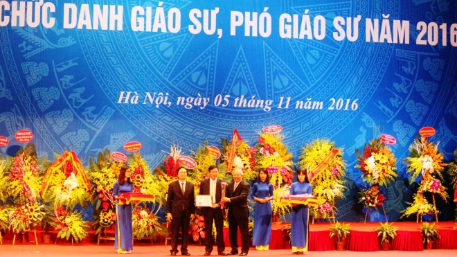 ra soat xet cong nhan giao su pho giao su khi nhung chuc danh can minh bach