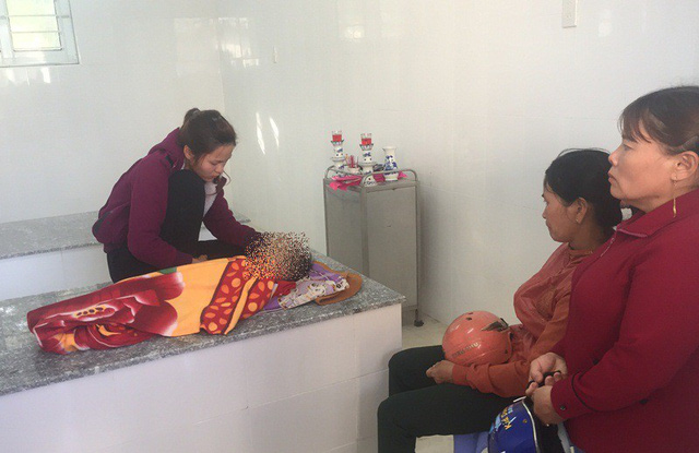 dieu tra viec be 2 tuoi tu vong nghi do sac chao tai diem trong tre