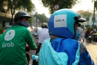 vu grab mua uber o dong nam a khach di uber dat xe the nao