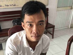 Tài xế Grab dùng dao cướp iPhone rồi nhờ mẹ đem trả