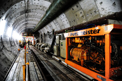 “Thâm nhập” độ sâu hơn 10m dưới lòng đường hầm Metro