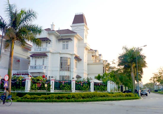 uy vien bo chinh tri dai tuong duoc o biet thu cong vu bao nhieu met