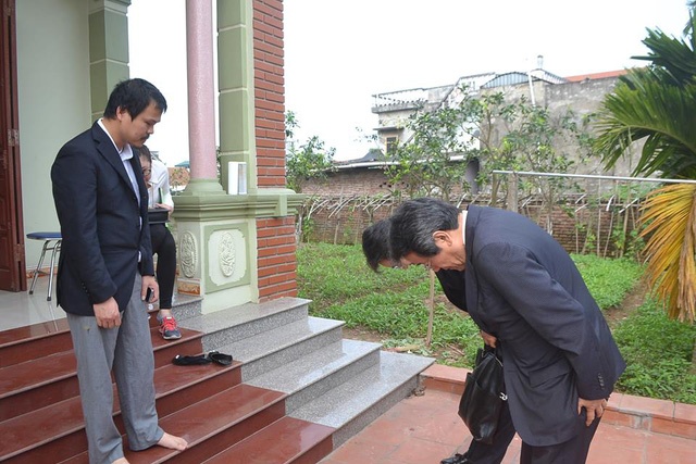 dai su nhat ban den gia dinh be gai nguoi viet bi sat hai noi loi xin loi