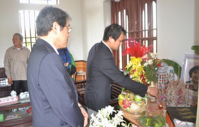 dai su nhat ban den gia dinh be gai nguoi viet bi sat hai noi loi xin loi