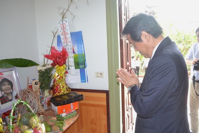 dai su nhat ban den gia dinh be gai nguoi viet bi sat hai noi loi xin loi