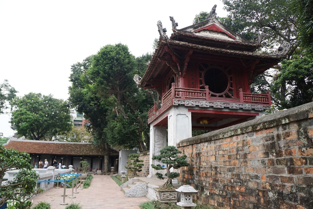 ly do cang day khong cho du khach di qua khue van cac