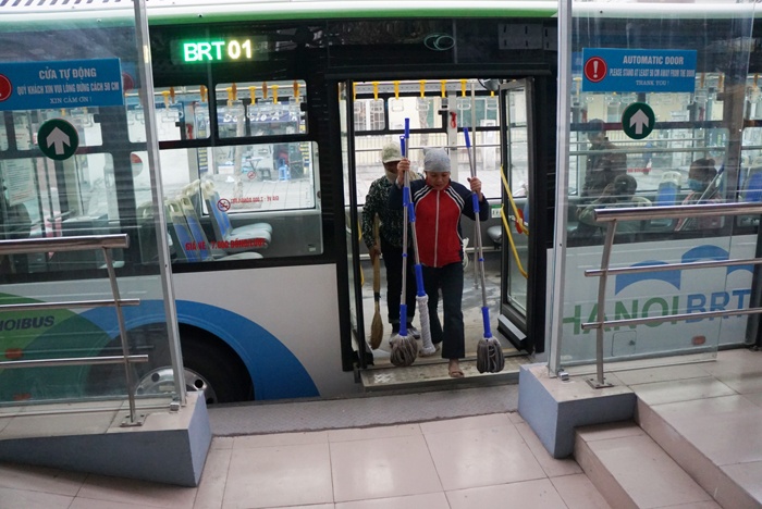 uber grab brt va metro la 4 doi thu moi cua taxi truyen thong