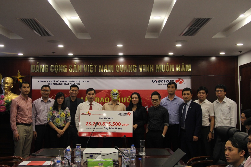 danh tinh gan day du cua nguoi trung vietlott hon 23 ty o ha noi