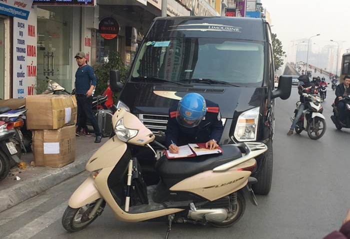 xe tu 8 cho phai khai thong tin co han che xe khach tra hinh