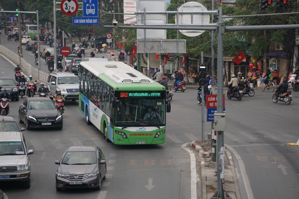 xe buyt thuong se duoc di trong lan xe buyt nhanh brt