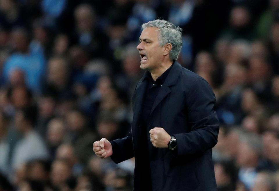 mourinho noi gi khien mu choi len dong o hiep hai