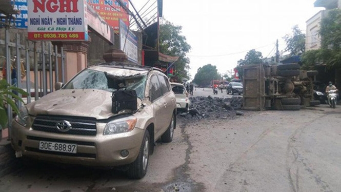 vu tai xe be lai cuu nu sinh chu xe toyota bi dam hong khong de nghi truy to
