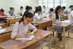 Phụ huynh lo lắng, học sinh căng mình học thêm