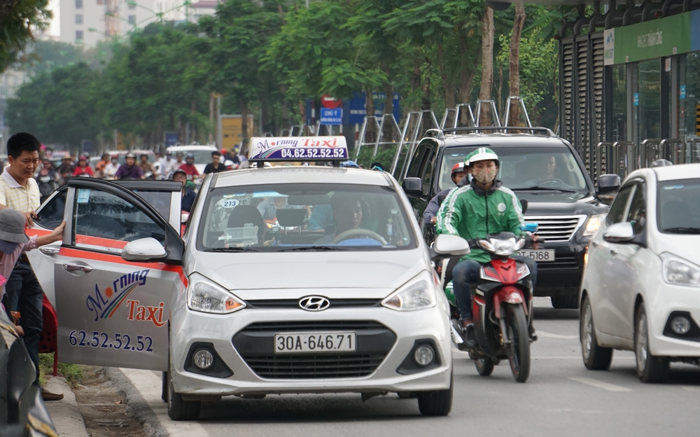 taxi truyen thong thua vi grab dieu chinh cuoc phi nhanh