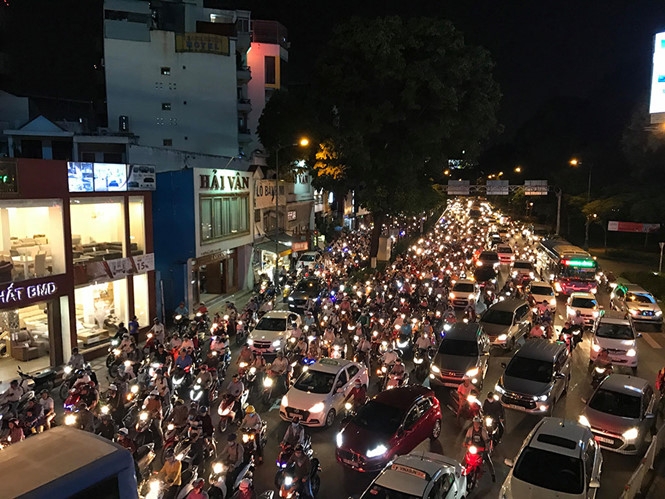 cua ngo tan son nhat tac som