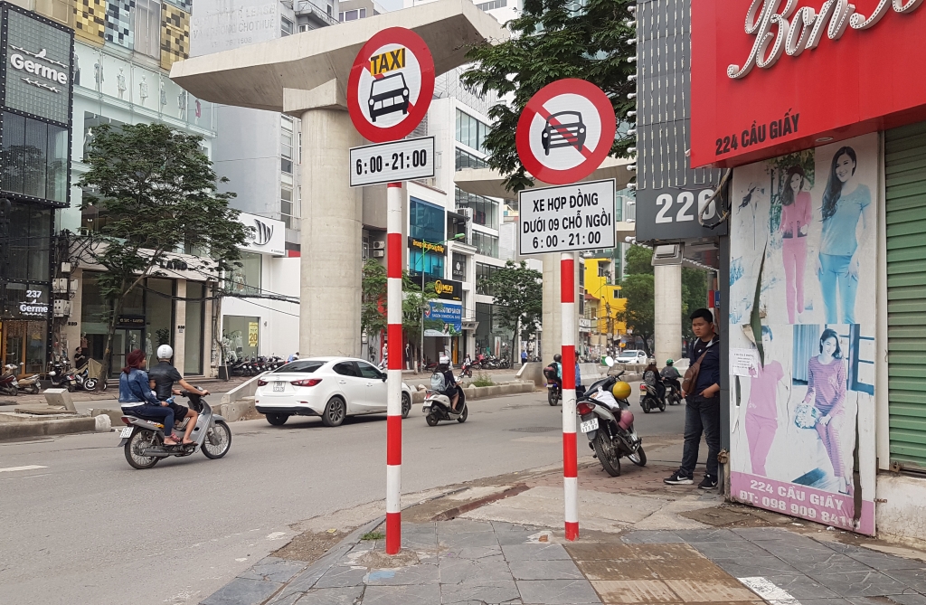 de nghi bo bien cam taxi o ha noi go luon bien cam grab de binh dang