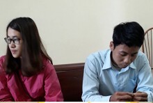 Đôi vợ chồng rao giảng 'Hội thánh đức chúa trời', đập bàn thờ nhà chủ trọ
